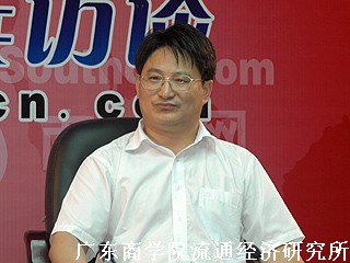 王先庆:粤商文化整体来说是一个务实的文化,也可以说是实用主义,有用的我就关注,虚的不来,不空谈政治,也空谈国家大事,也不空谈那些理想,这是一个特征――高度的务实。 王先庆:粤商文化整体来说是一个务实的文化,也可以说是实用主义,有用的我就关注,虚的不来,不空谈政治,也空谈国家大事,也不空谈那些理想,这是一个特征――高度的务实。