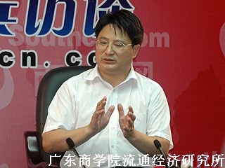 王先庆谈粤商转型:一是要有战略思维,务实须理性,眼光放长远;二要适当包装、宣传、推广,要有品牌意识,并贯穿到企业的全过程里面去;三要有现代资本理念,在现代条件下进行资本运作;四要有现代市场运作的观念。 王先庆谈粤商转型:一是要有战略思维,务实须理性,眼光放长远;二要适当包装、宣传、推广,要有品牌意识,并贯穿到企业的全过程里面去;三要有现代资本理念,在现代条件下进行资本运作;四要有现代市场运作的观念。